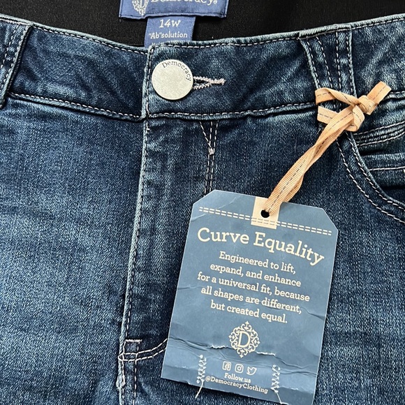 Democracy Women's Ab Solution Shorts. - Picture 8 of 13